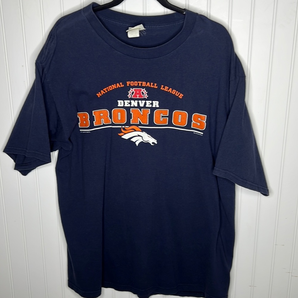 - NFL Denver Broncos T Shirt Size Extra Large